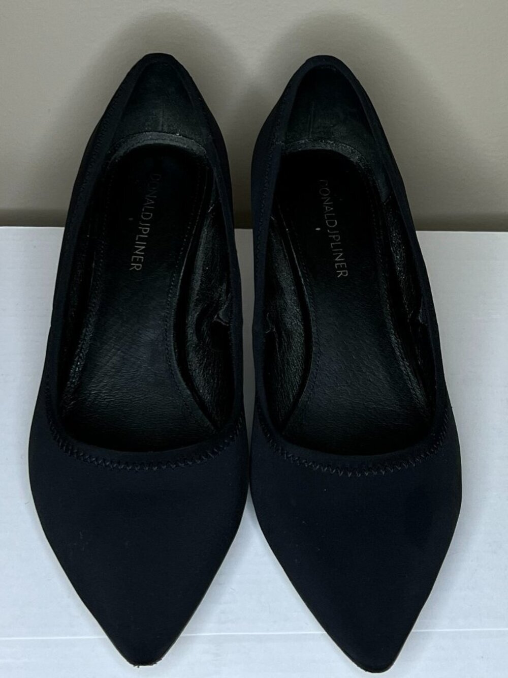 Donald J Pliner Black Stretch Pointed Toe Kitten Heel Pumps Women's Size 8.5B